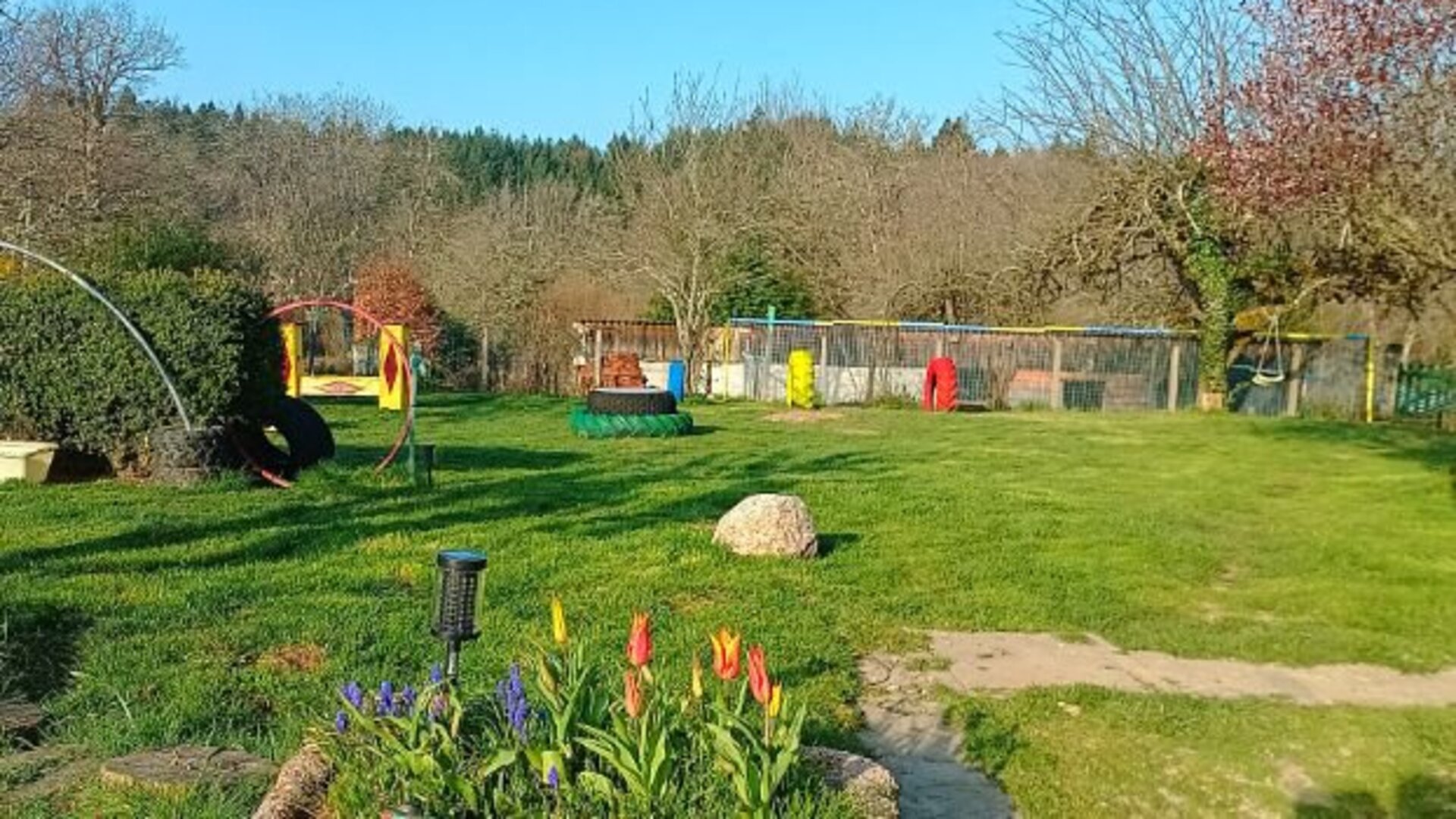 Vue extérieure de la pension canine 1000 CANI à La Nouaille